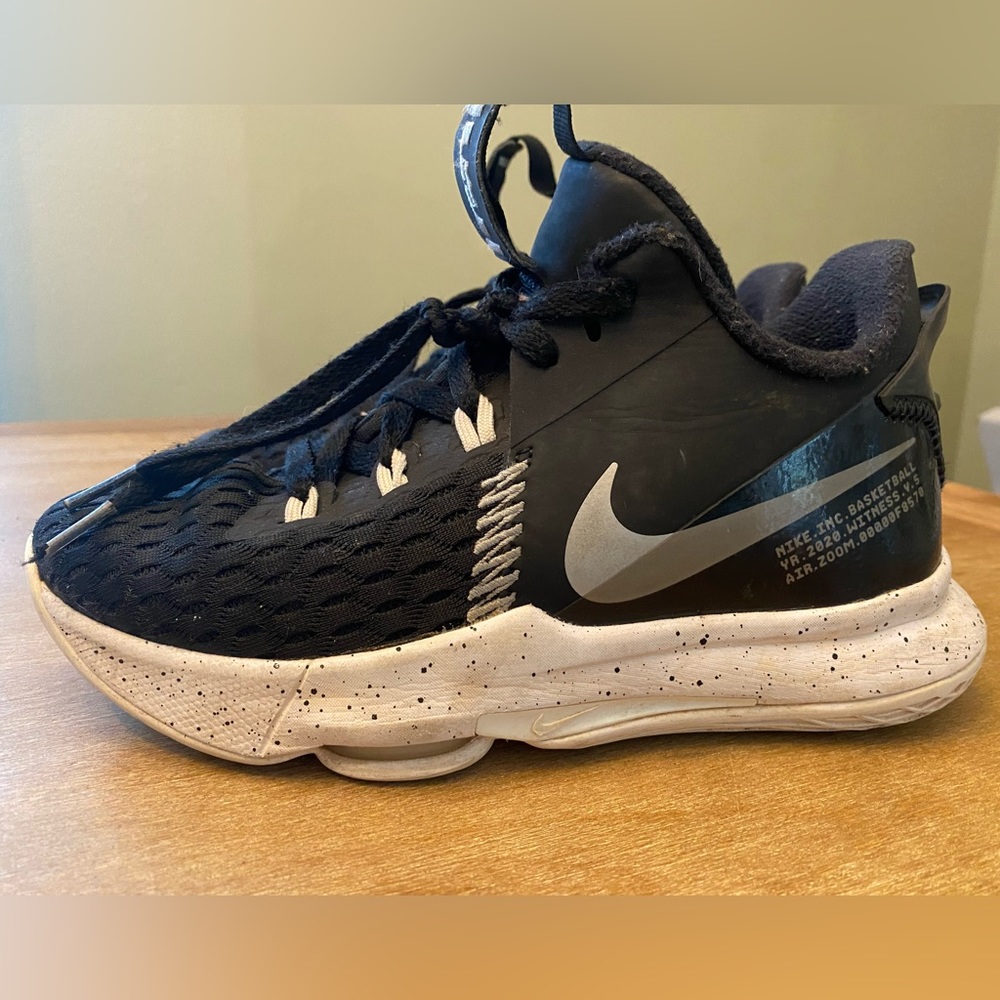Size 4.5y - Nike Lebron Witness 5 Basketball Sneakers Black White CT4630-001